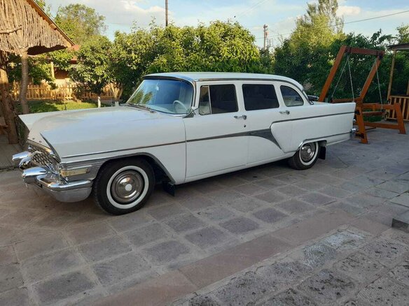 1961 ГАЗ 13 «Чайка», белый