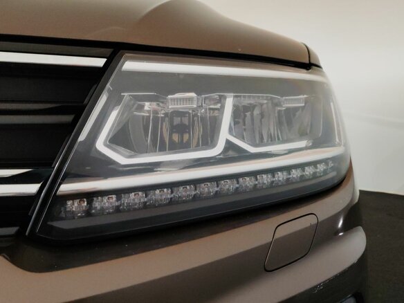 2018 Volkswagen Tiguan II, коричневый, 1690000 рублей - вид 21