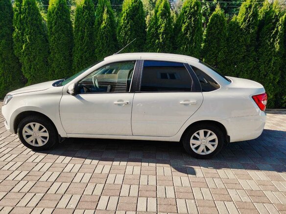 2023 Lada (ВАЗ) Granta I Рестайлинг, белый, 698000 рублей - вид 1
