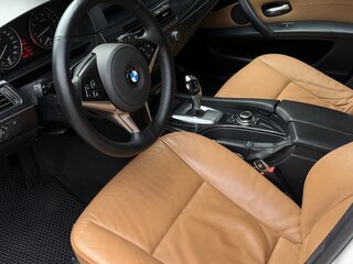 2009 BMW 5 серии 525xi V (E60/E61) Рестайлинг, белый, 1390000 рублей, вид 5