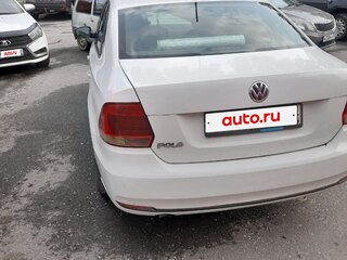 2017 Volkswagen Polo V Рестайлинг, белый, 1100000 рублей, вид 3