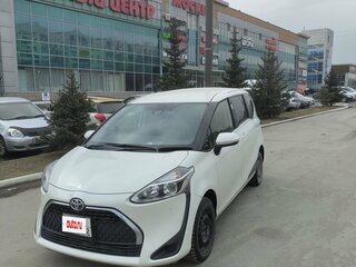 2020 Toyota Sienta II Рестайлинг, белый, 1500000 рублей, вид 2