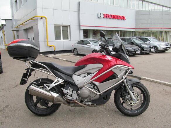 2011 Honda VFR 800X (Crossrunner), красный