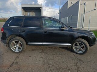 2006 Volkswagen Touareg I, чёрный, 1050000 рублей, вид 3