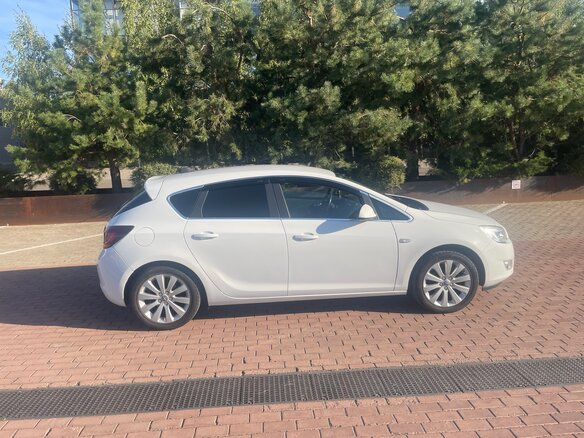 2012 Opel Astra J, белый, 650000 рублей - вид 2