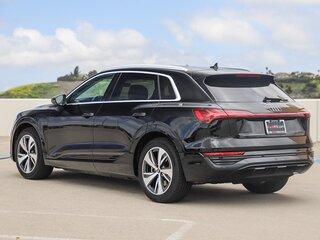2024 Audi Q8 e-tron 50, чёрный, 10543850 рублей, вид 3