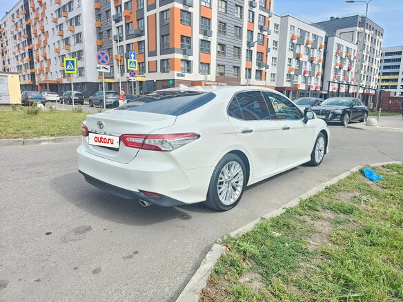 2018 Toyota Camry VIII (XV70), белый, 2399999 рублей - вид 2