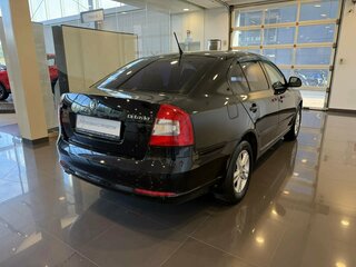 2013 Skoda Octavia II (A5) Рестайлинг, чёрный, 949000 рублей, вид 4