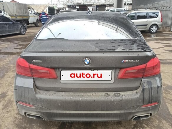 2017 BMW 5 серии M550i xDrive VII (G30/G31/G38), серый - вид 3