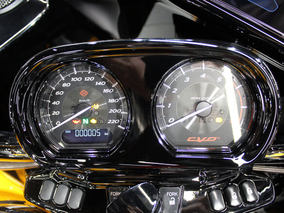 2022 Harley-Davidson CVO Road Glide, жёлтый, 5364828 рублей - вид 9