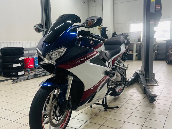 2019 Honda VFR 800, синий, 640000 рублей - вид 1