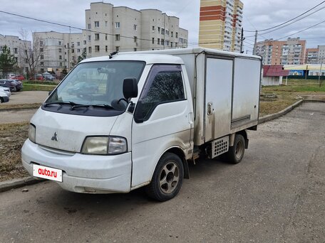 2003 Mitsubishi Delica, белый, 700000 рублей, вид 3