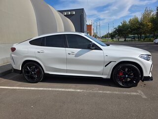 2021 BMW X6 40i III (G06), белый, 7500000 рублей, вид 2