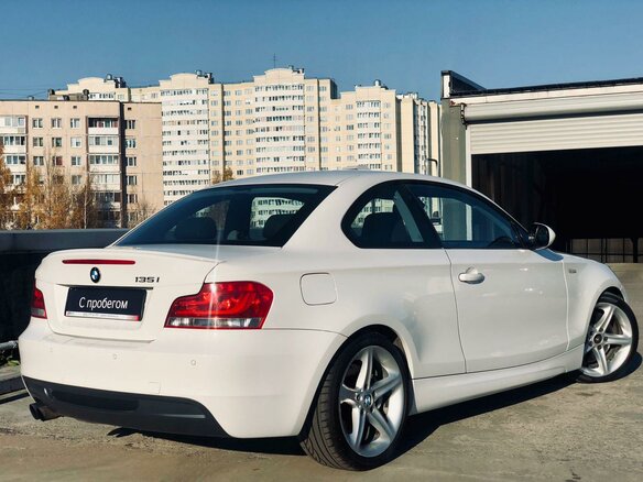 2011 BMW 1 серии 135i I (E82/E88) Рестайлинг 2, белый - вид 2
