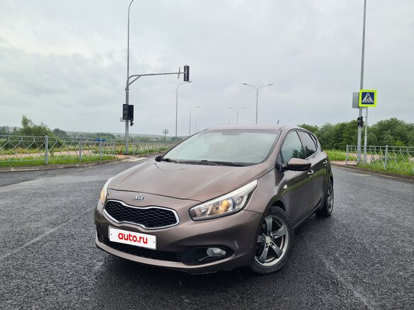 2013 Kia Ceed II, коричневый, 735000 рублей - вид 3