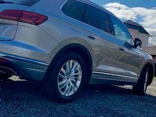 2020 Volkswagen Touareg III, серебристый, 4990000 рублей, вид 3