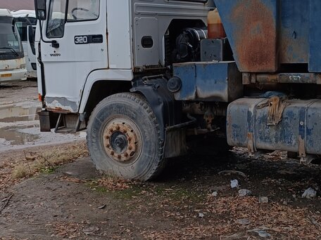 1986 Volvo FL, белый, 1100000 рублей, вид 1