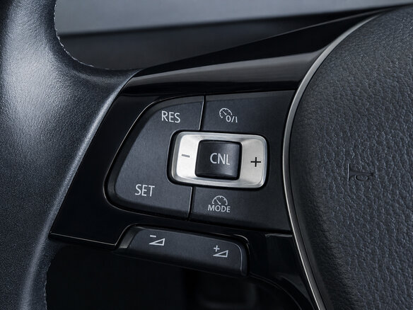 2017 Volkswagen Tiguan II, белый, 2099000 рублей - вид 8