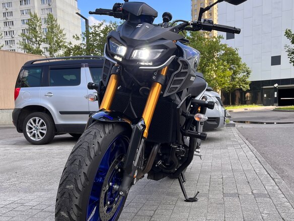 2020 Yamaha MT-09 (FZ-09), серебристый, 900000 рублей - вид 5