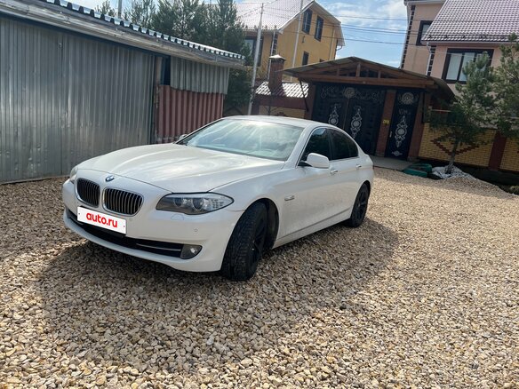 2013 BMW 5 серии 520i VI (F10/F11/F07), белый, 2000000 рублей