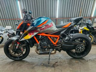 2021 KTM 1290 Super Duke R, серебристый, 1490000 рублей, вид 4