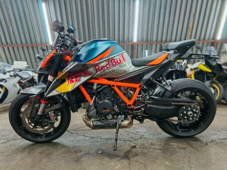 2021 KTM 1290 Super Duke R, серебристый, 1490000 рублей, вид 4
