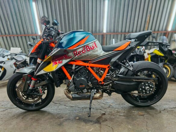 2021 KTM 1290 Super Duke R, серебристый, 1490000 рублей - вид 3