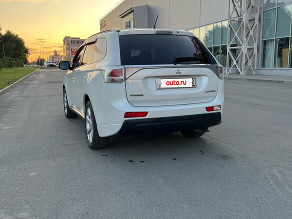 2013 Mitsubishi Outlander III, белый, 1850000 рублей - вид 4