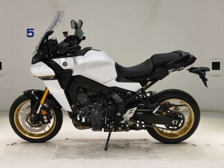 2025 Yamaha MT-09 Tracer (FJ-09), белый, 1900000 рублей, вид 3