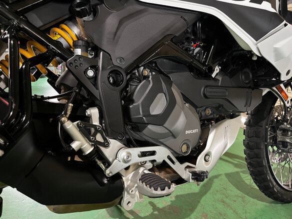 2022 Ducati DesertX, белый, 1250000 рублей - вид 4