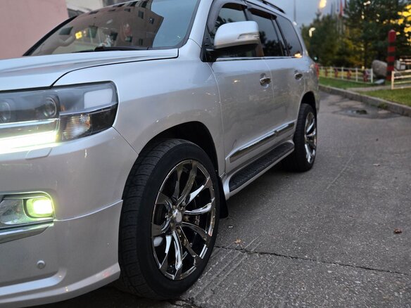2012 Toyota Land Cruiser 200 Series Рестайлинг 1, серебристый