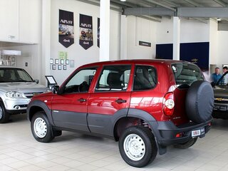 2018 Chevrolet Niva I Рестайлинг, чёрный, 950000 рублей, вид 4