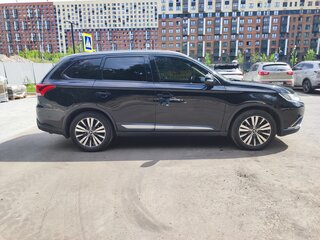 2015 Mitsubishi Outlander III Рестайлинг 2, чёрный, 1700000 рублей, вид 3