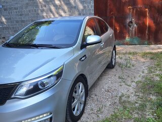 2016 Kia Rio III Рестайлинг, серебристый, 1005000 рублей, вид 2