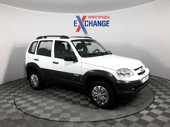 2015 Chevrolet Niva I Рестайлинг, белый - вид 2