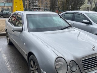 1998 Mercedes-Benz E-Класс 430 II (W210, S210), серый, 1090000 рублей, вид 1