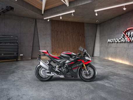 2026 Aprilia RSV4, чёрный, 2900000 рублей, вид 3