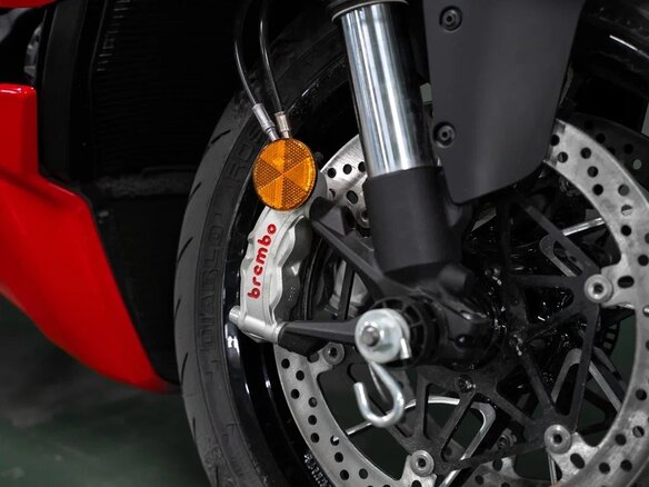 2023 Ducati Diavel V4, красный - вид 7