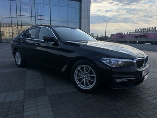 2017 BMW 5 серии 520i VII (G30/G31/G38), чёрный, 3250000 рублей, вид 2