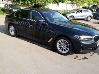 2021 BMW 5 серии 520i VII (G30/G31/G38) Рестайлинг, чёрный, 4200000 рублей, вид 3
