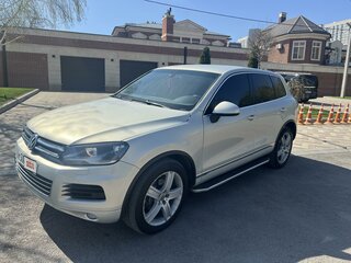 2011 Volkswagen Touareg II, серебристый, 2000000 рублей, вид 3