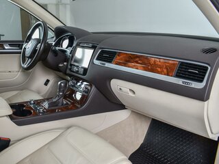 2012 Volkswagen Touareg II, белый, 2600000 рублей, вид 4