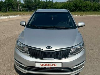 2016 Kia Rio III Рестайлинг, серебристый, 1037000 рублей, вид 2