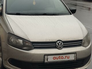 2013 Volkswagen Polo V, бежевый, 650000 рублей, вид 3