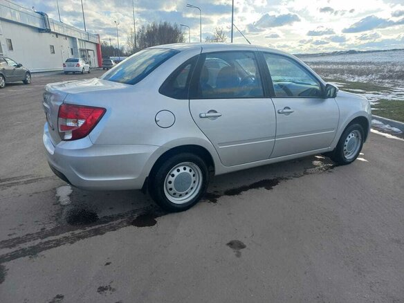 2024 Lada (ВАЗ) Granta I Рестайлинг, серебристый, 880000 рублей - вид 4