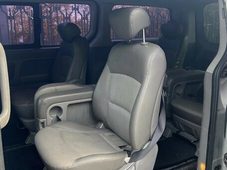 2010 Hyundai Grand Starex, серый, 1510000 рублей, вид 5