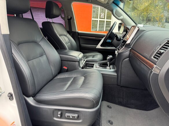 2015 Toyota Land Cruiser 200 Series Рестайлинг 2, белый, 5750000 рублей - вид 15
