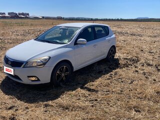 2012 Kia Ceed I Рестайлинг, белый, 670000 рублей, вид 1