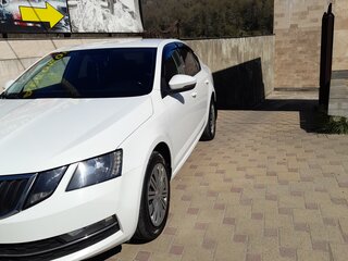 2017 Skoda Octavia III (A7) Рестайлинг, белый, 1200000 рублей, вид 1