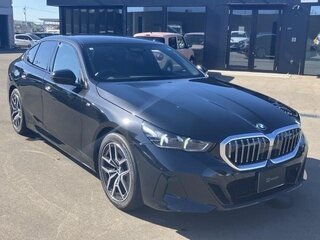 2025 BMW 5 серии 520i VIII (G60/G61/G68), чёрный, 4999000 рублей, вид 4